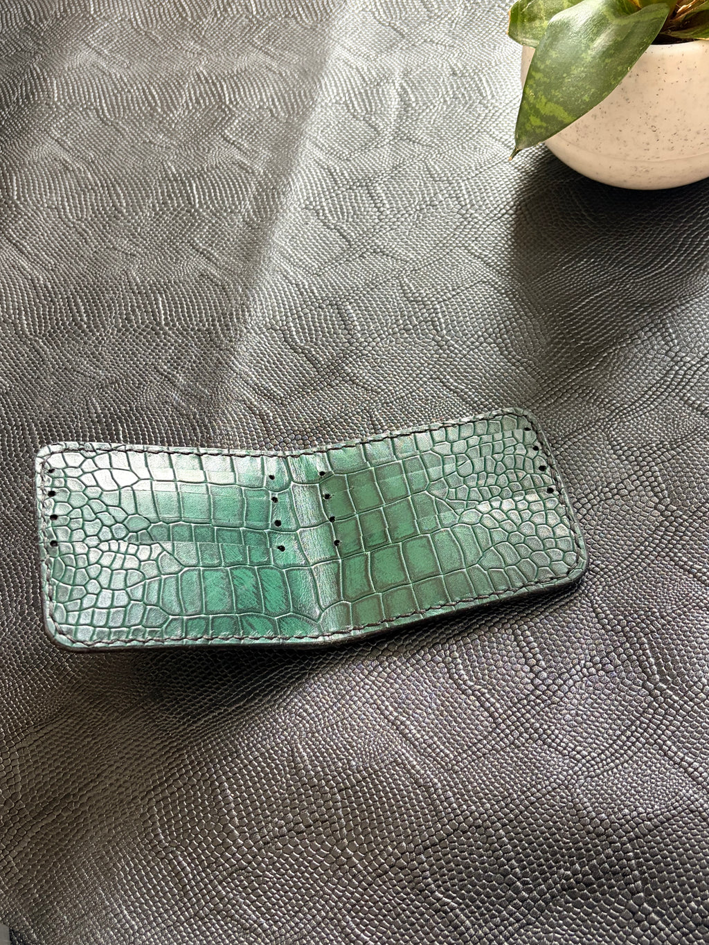 Single Slit Bi-fold Wallet - 002