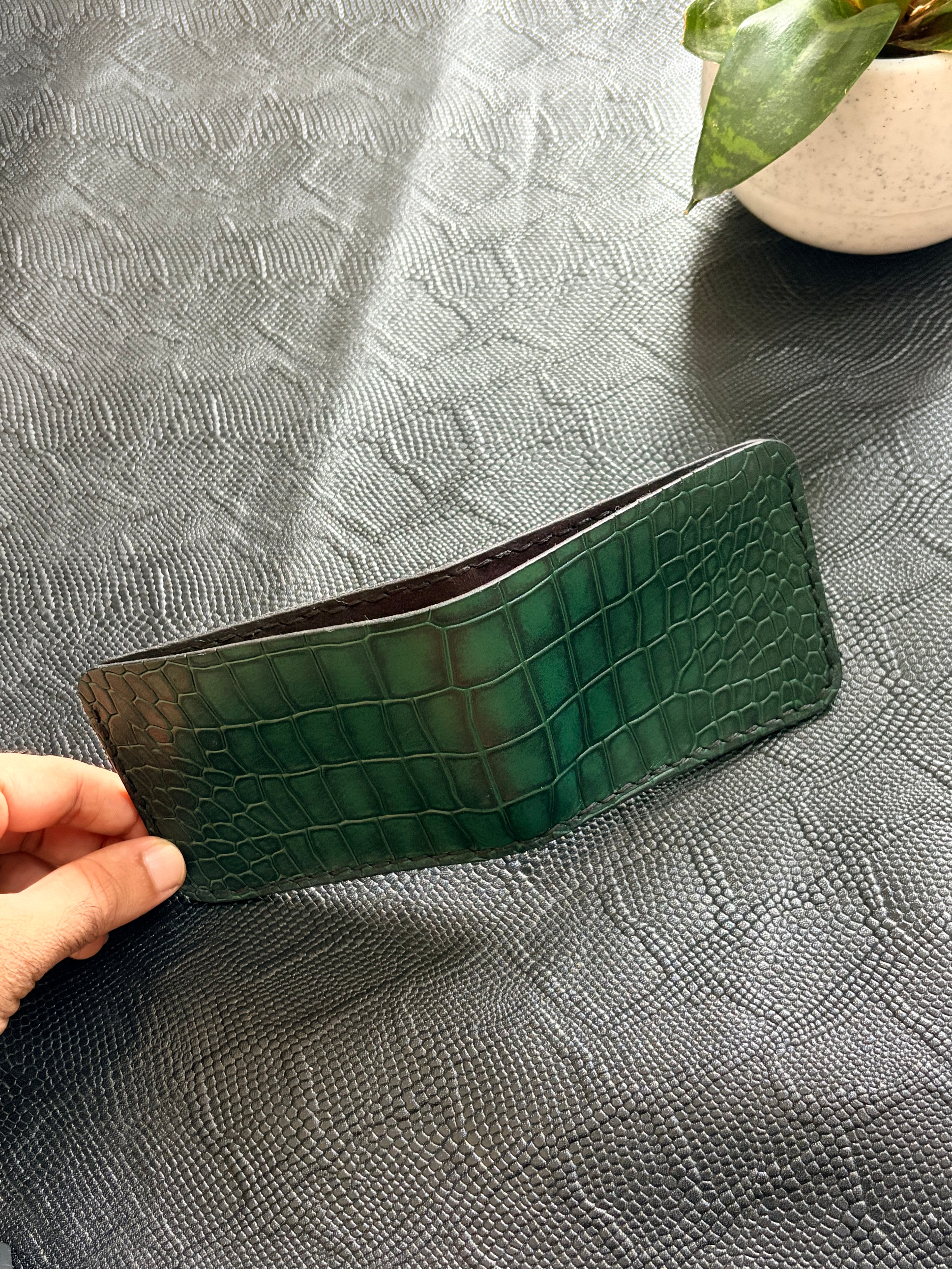 Single Slit Bi-fold Wallet - 002