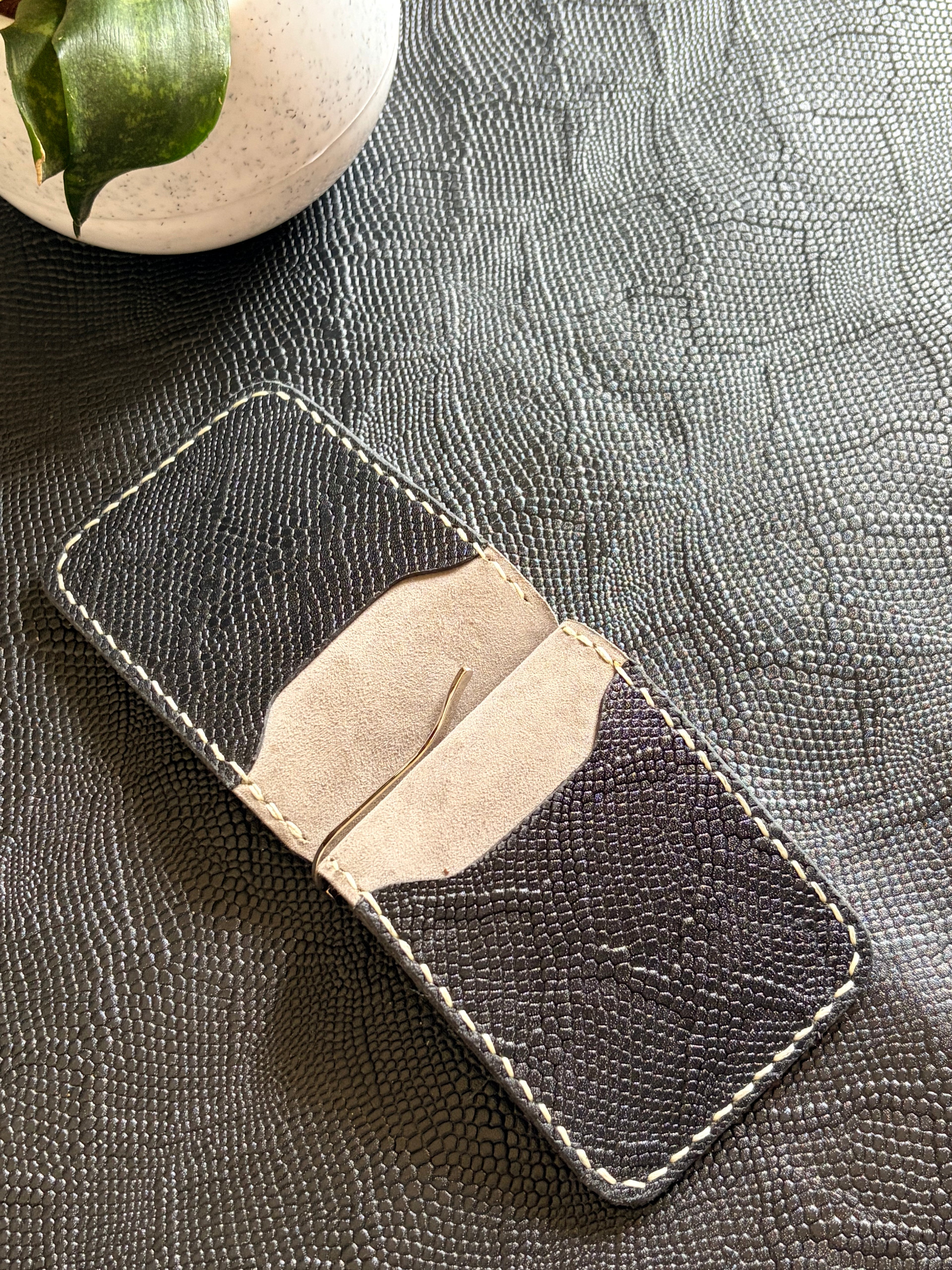 Vertical Money Clip Wallet - 002