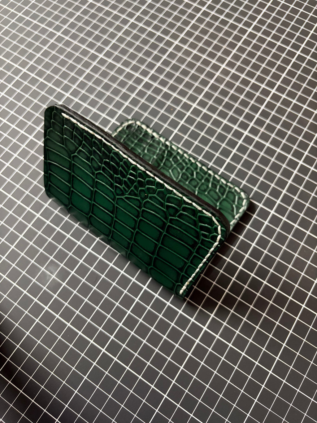 Single Slit Bi-fold Wallet - 003