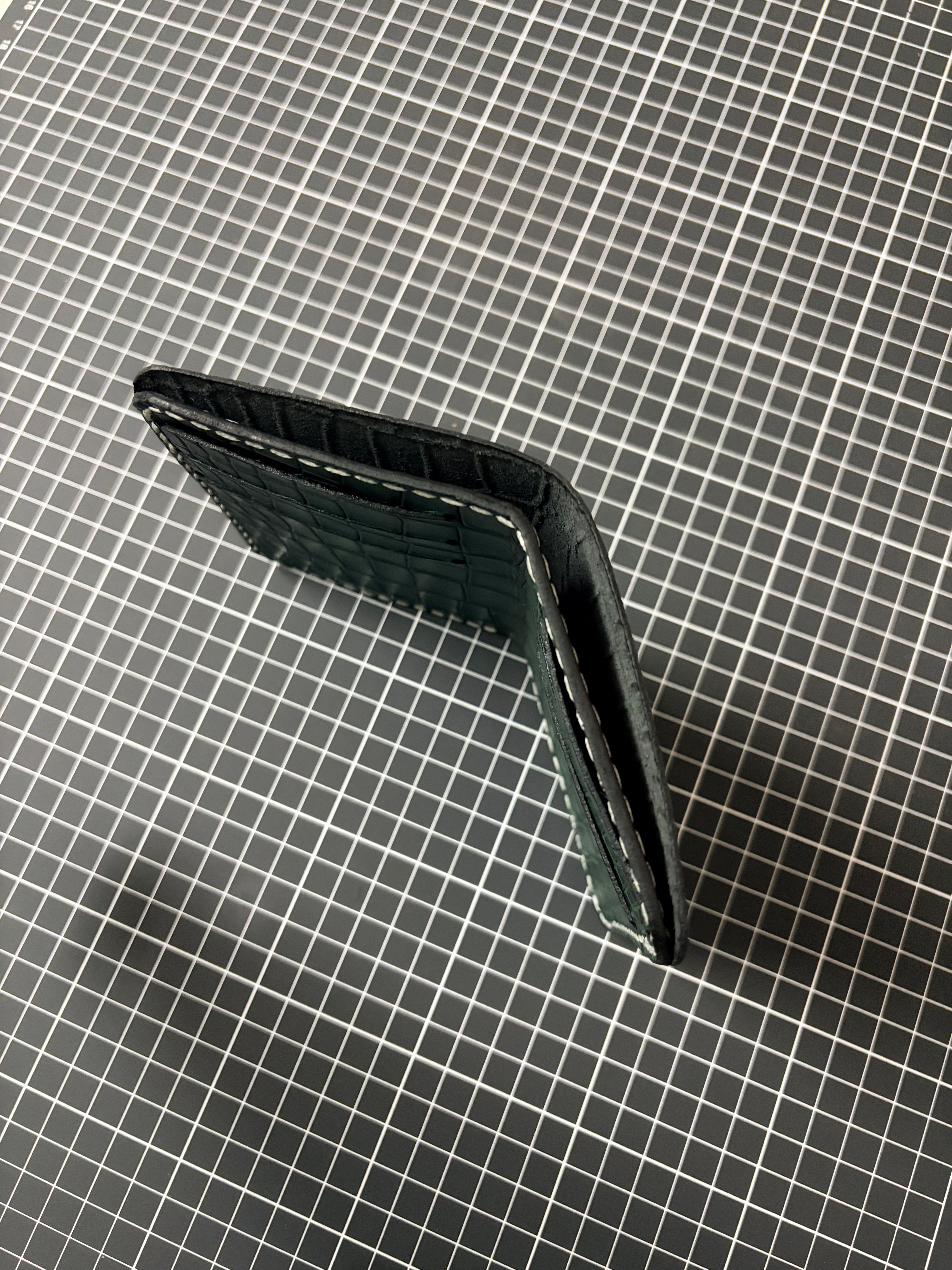 Single Slit Bi-fold Wallet - 003