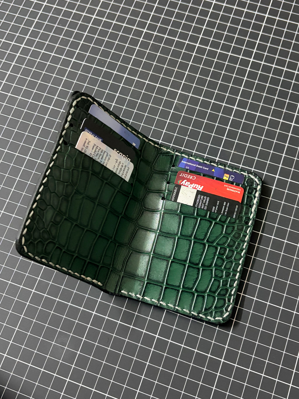 Single Slit Bi-fold Wallet - 003