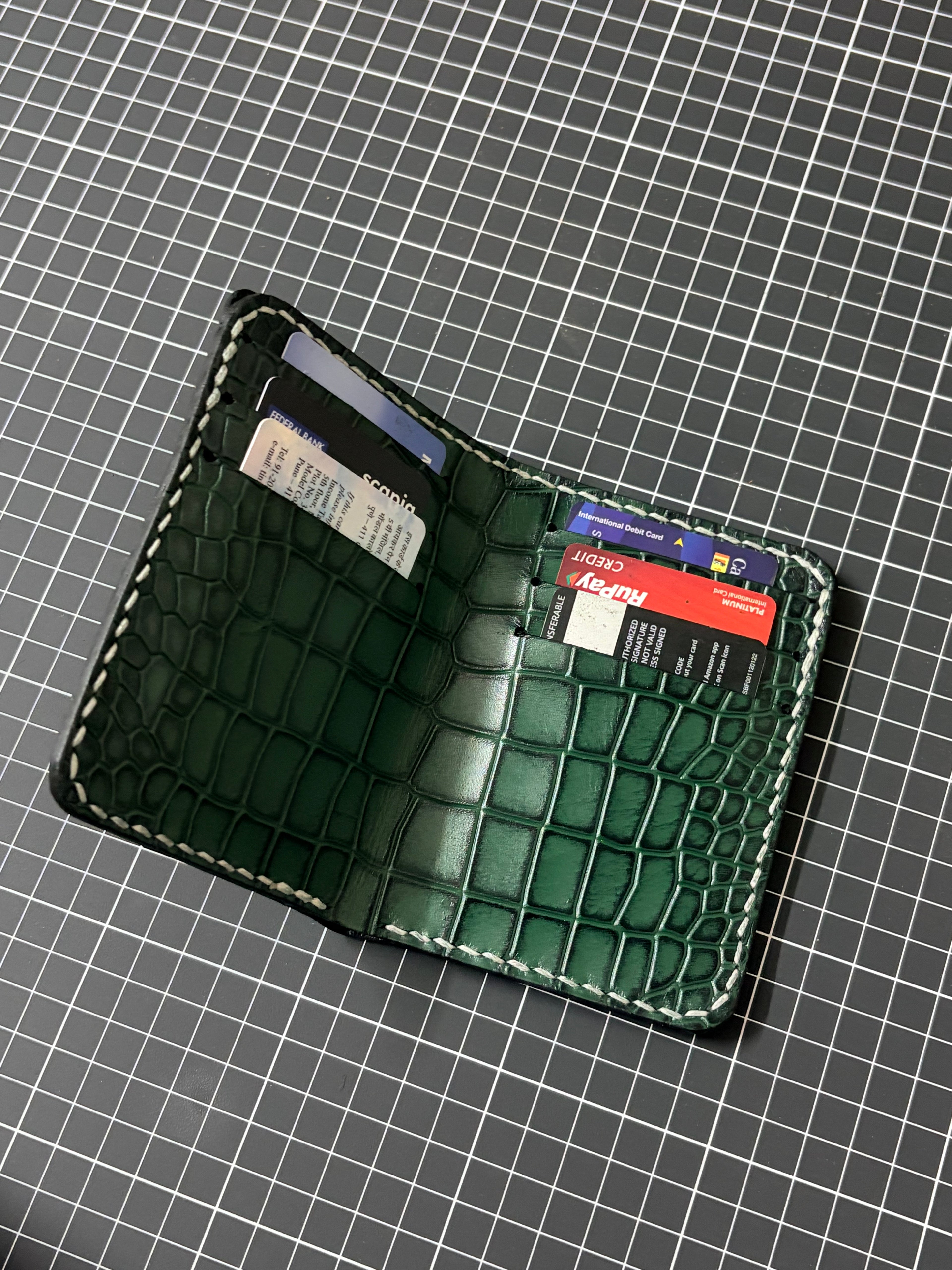 Single Slit Bi-fold Wallet - 003