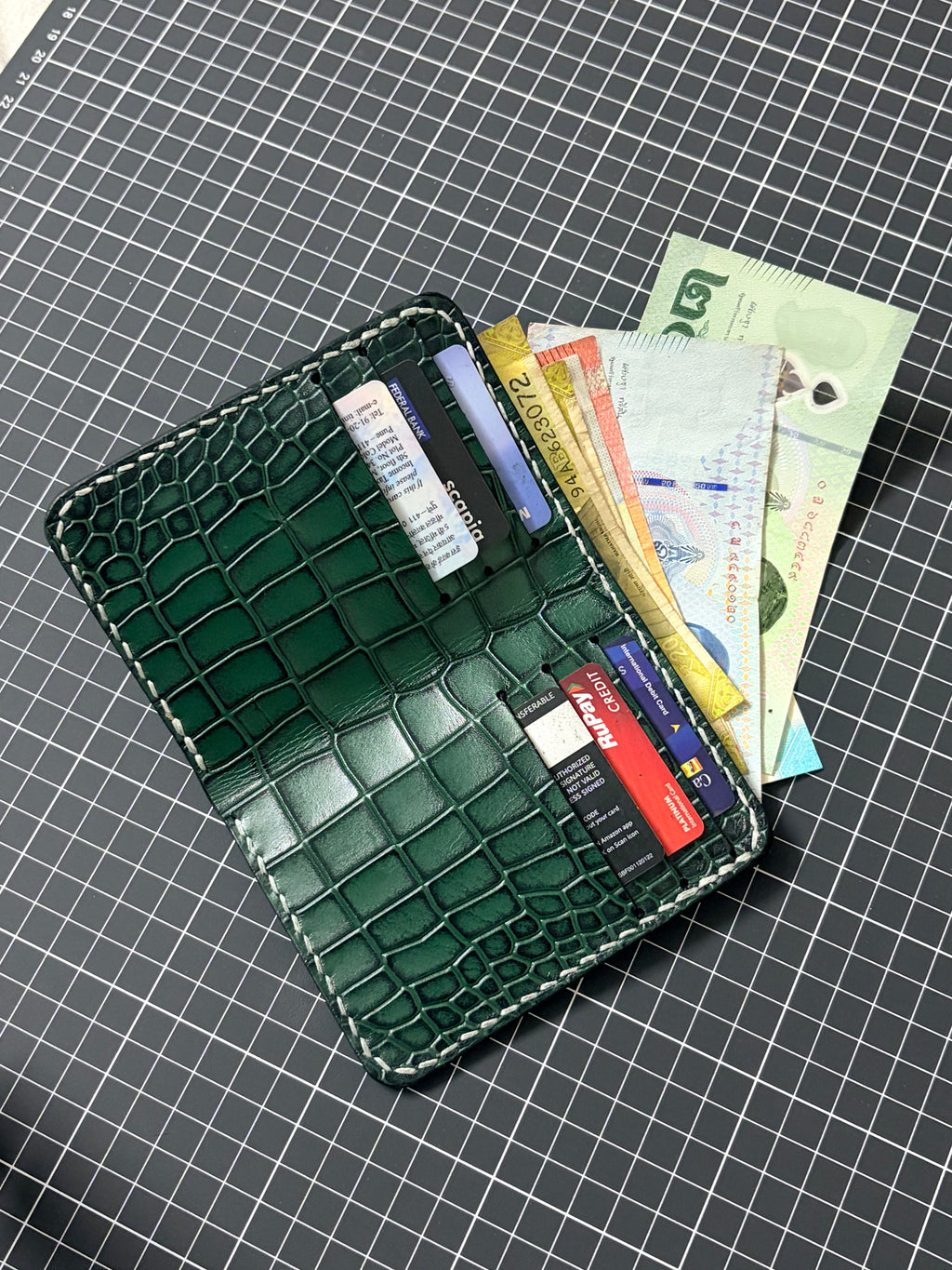 Single Slit Bi-fold Wallet - 003