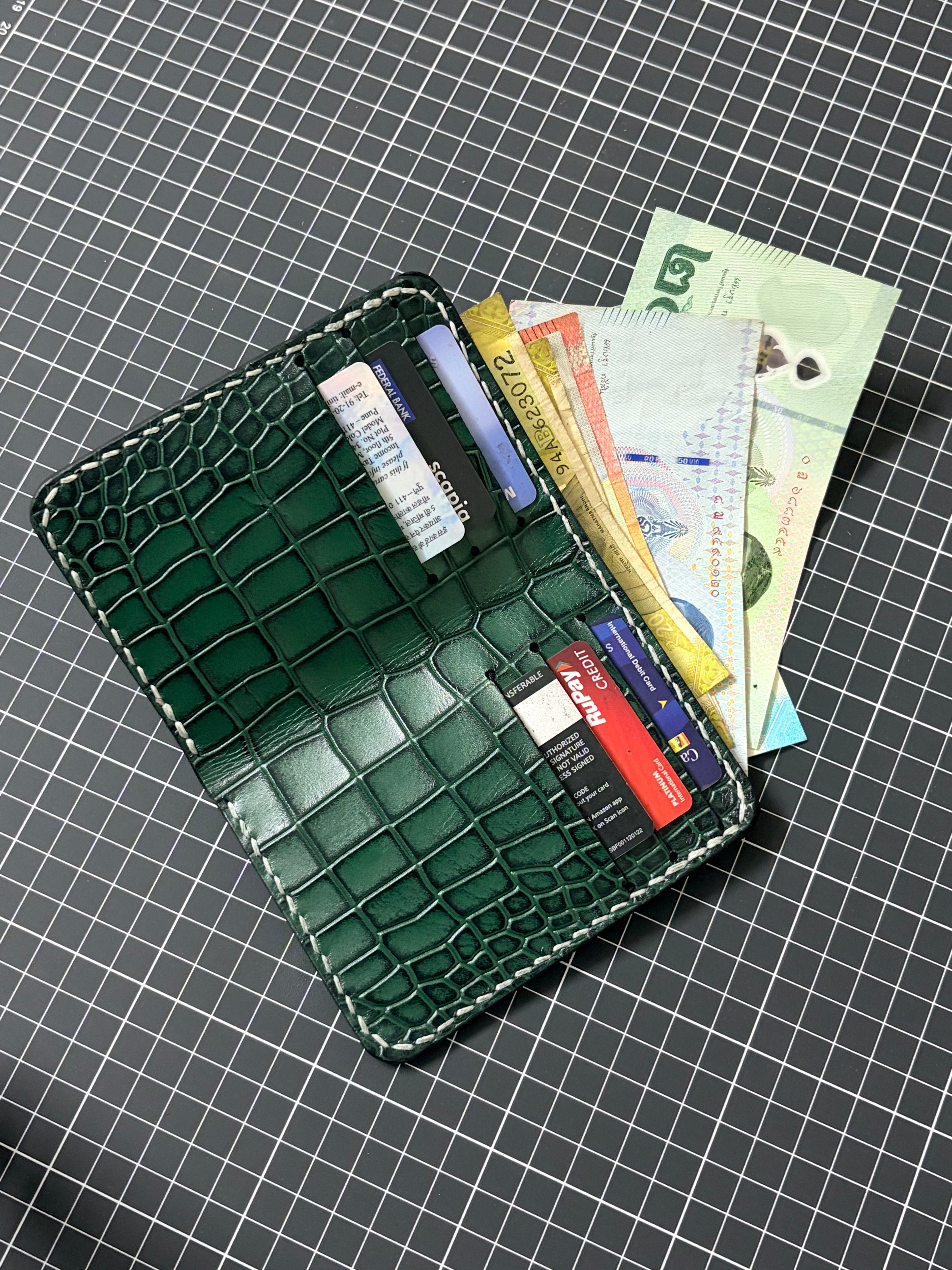 Single Slit Bi-fold Wallet - 003