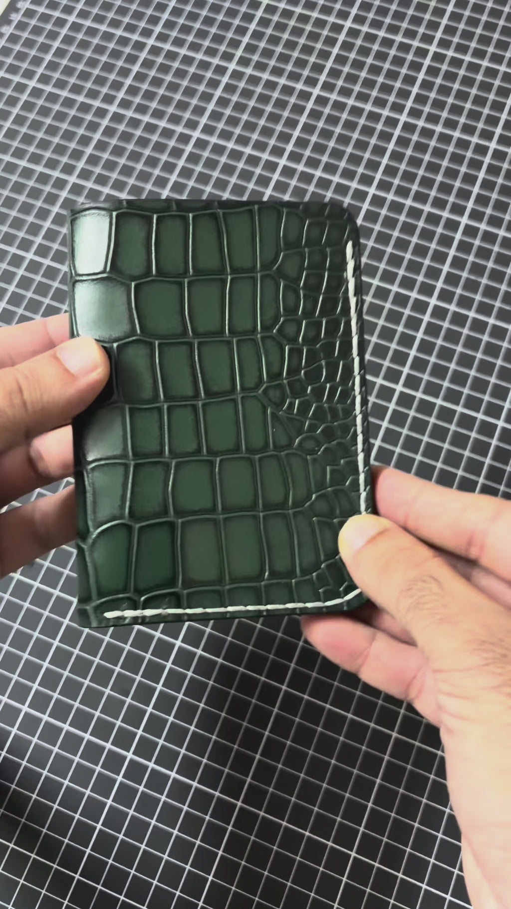 Single Slit Bi-fold Wallet - 003