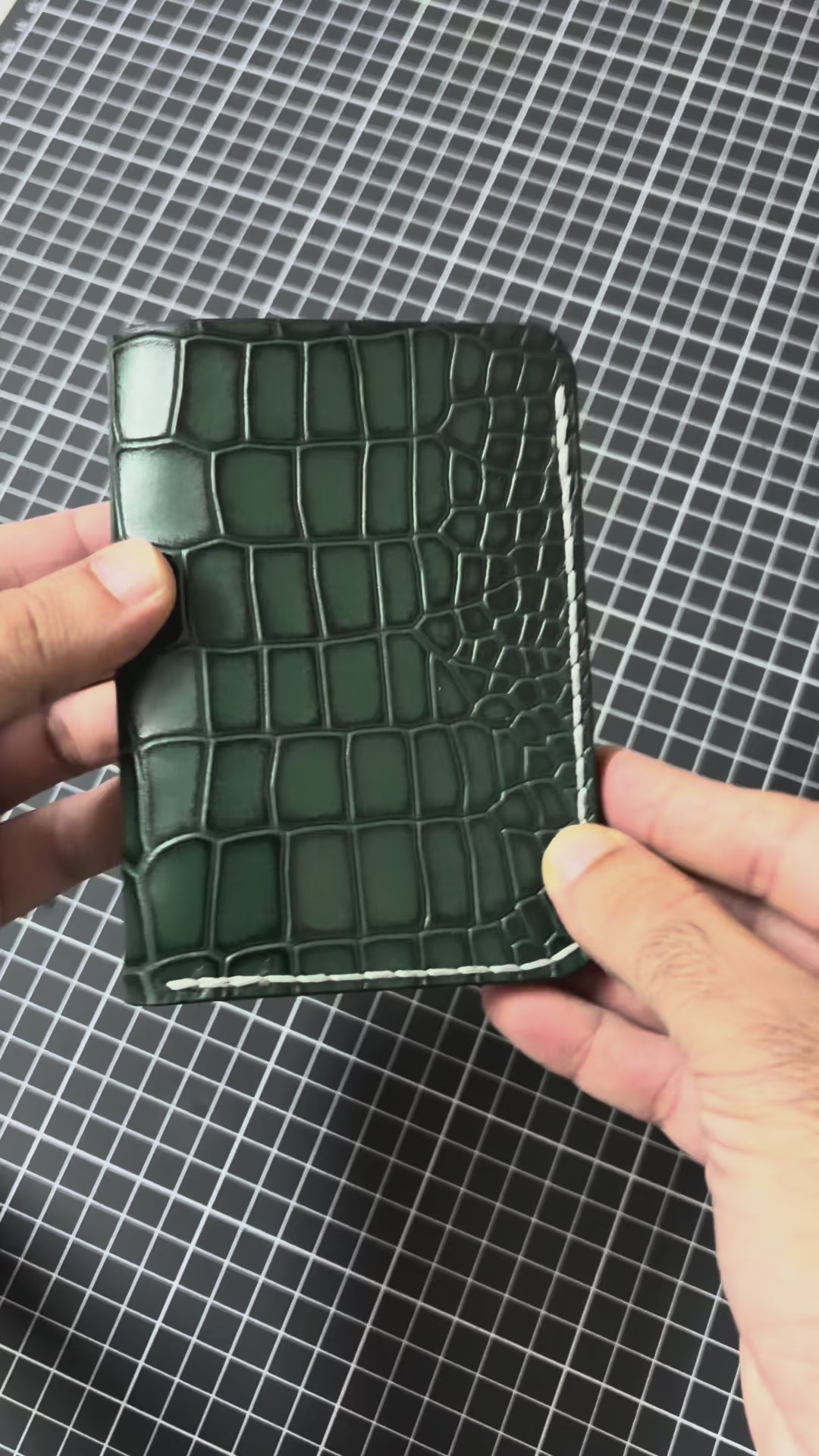 Single Slit Bi-fold Wallet - 003